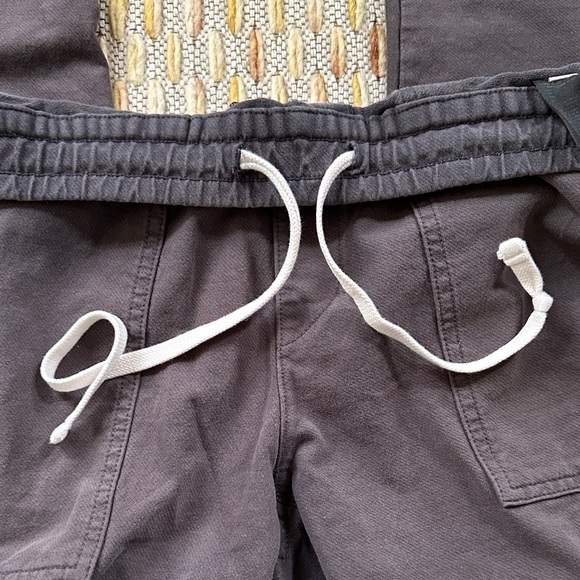 Uniqlo Men's Dark Gray Twill Jogger Pants - Picture 3 of 7